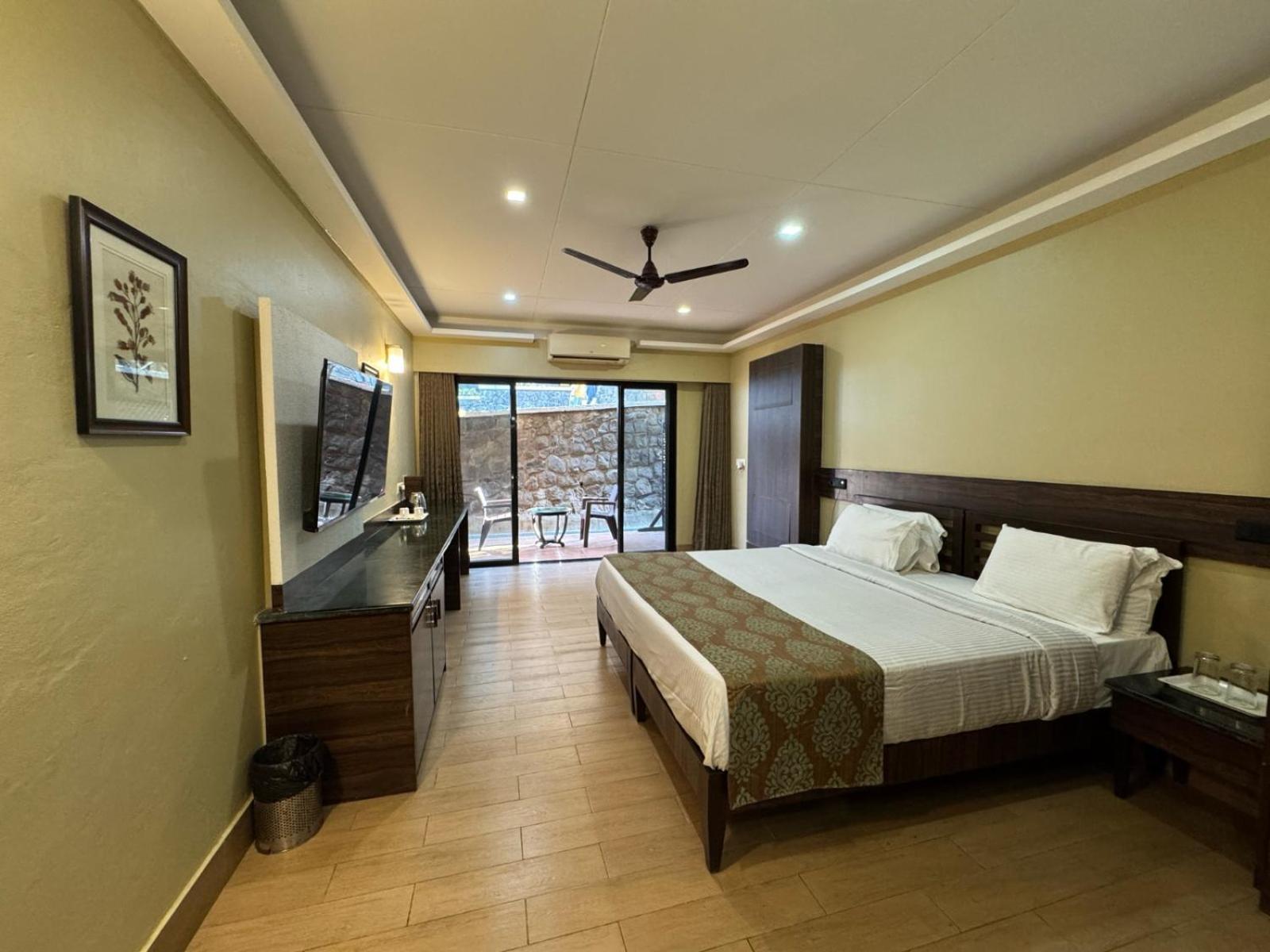 Upper Deck Resort - Stay And Relax At The Highest Peak لونافالا المظهر الخارجي الصورة