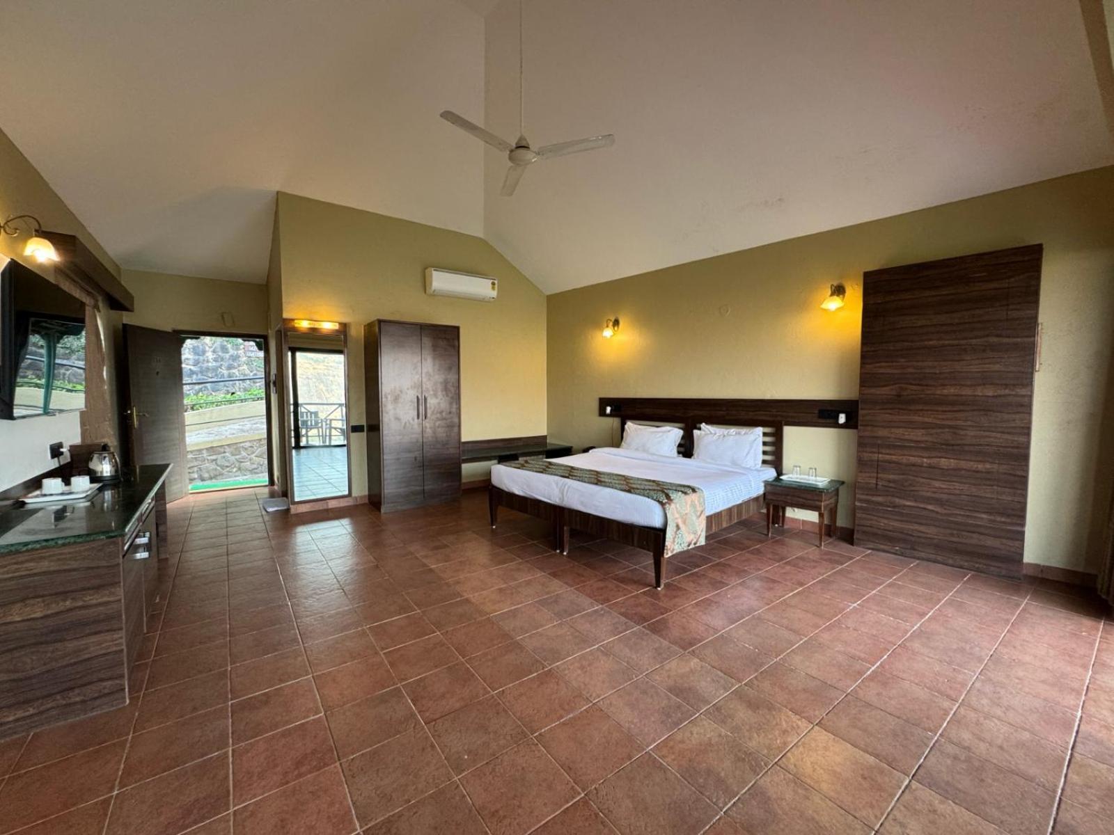 Upper Deck Resort - Stay And Relax At The Highest Peak لونافالا المظهر الخارجي الصورة