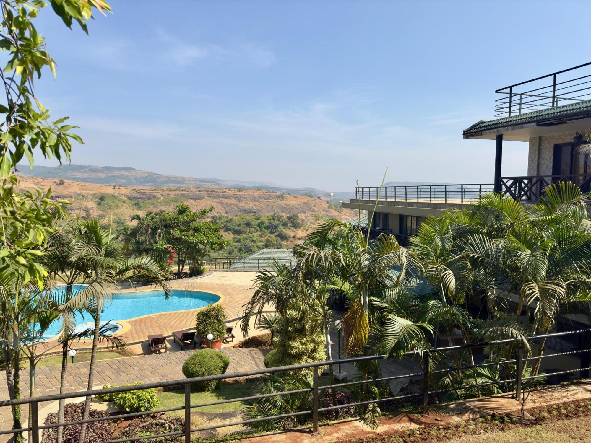 Upper Deck Resort - Stay And Relax At The Highest Peak لونافالا المظهر الخارجي الصورة