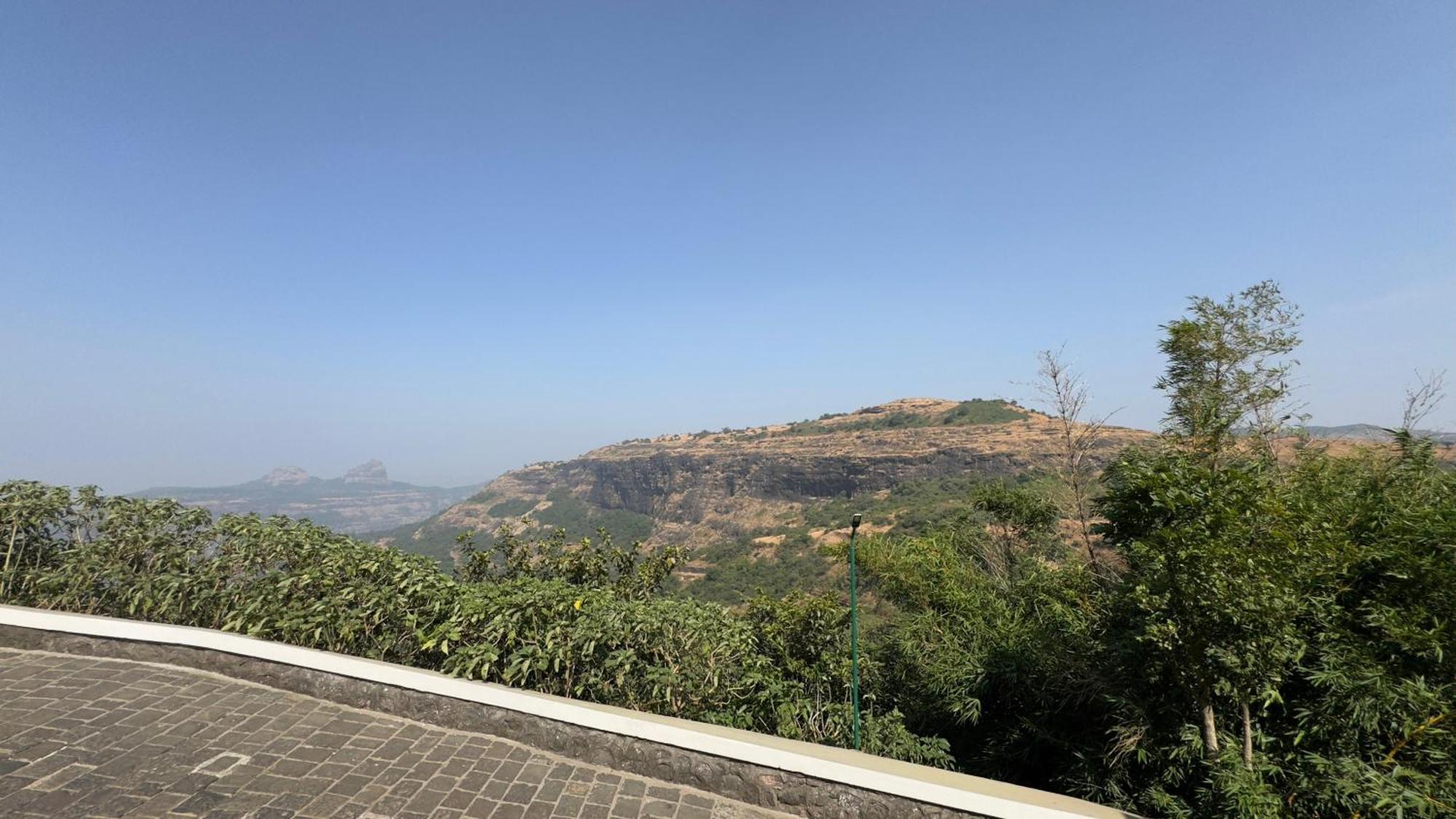 Upper Deck Resort - Stay And Relax At The Highest Peak لونافالا المظهر الخارجي الصورة