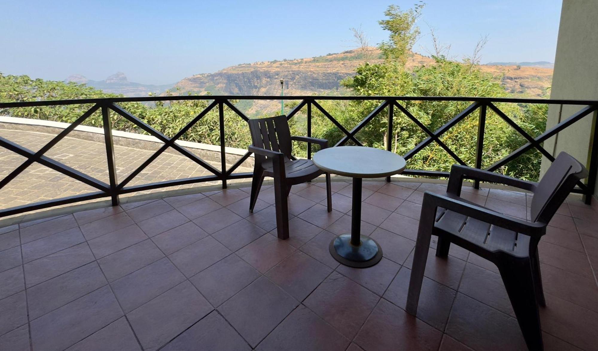 Upper Deck Resort - Stay And Relax At The Highest Peak لونافالا المظهر الخارجي الصورة