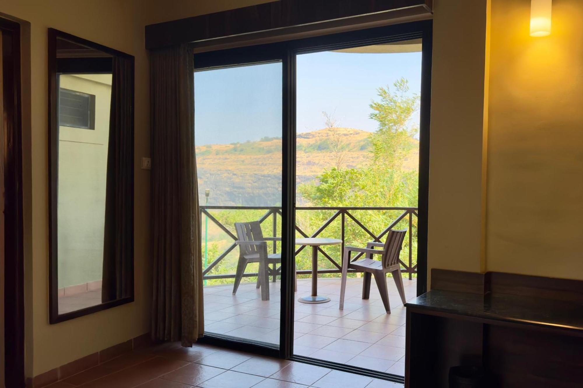 Upper Deck Resort - Stay And Relax At The Highest Peak لونافالا المظهر الخارجي الصورة