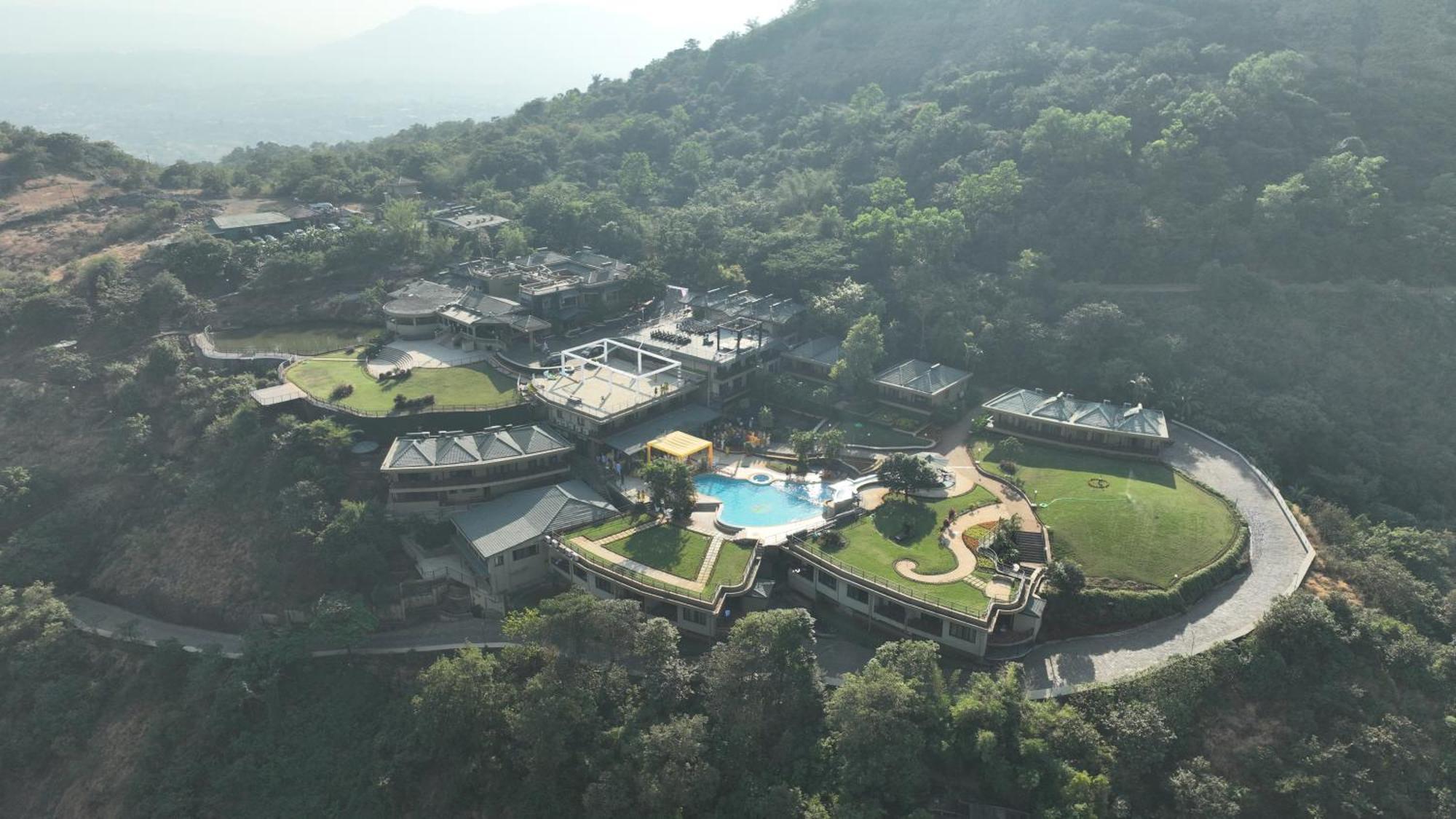 Upper Deck Resort - Stay And Relax At The Highest Peak لونافالا المظهر الخارجي الصورة